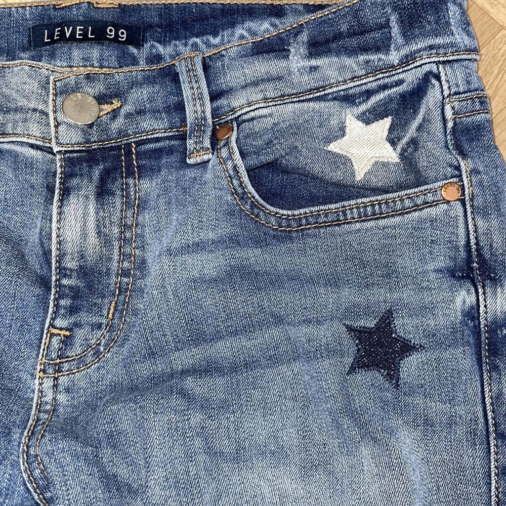 Anthropologie Level 99 Size 26 Star Embroidered Distressed Jeans - Picture 4 of 7